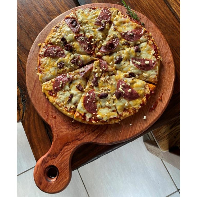 Hardwood Pizza Board 30cm Diameter **INCLUDING DELIVERY**